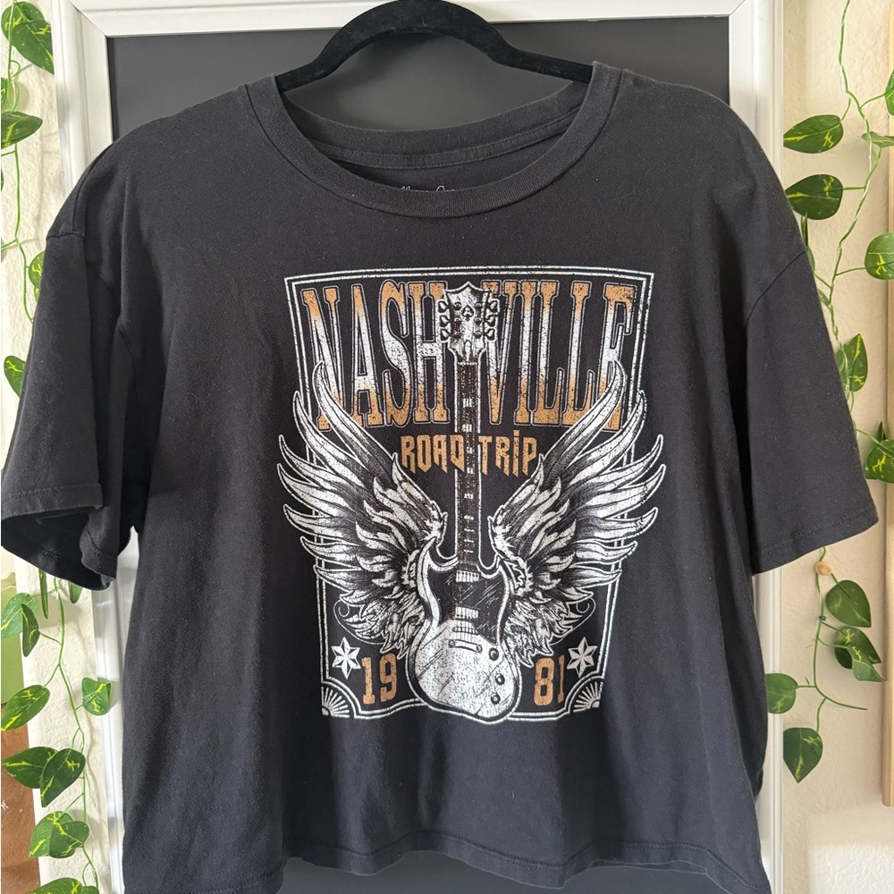 Rebellious One Black Nashville Graphic cropped tee